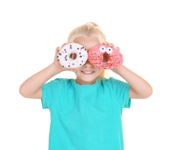 Niña con rosquillas dulces sobre fondo blanco —  Fotos de Stock