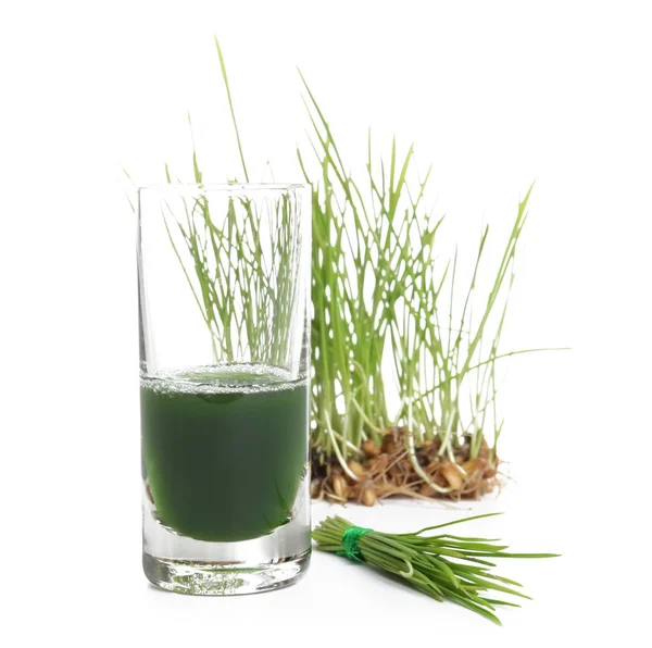 Schuss gesunder Saft und gekeimtes Weizengras — Stockfoto
