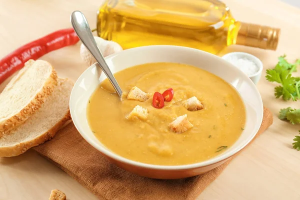 Mangkuk lentil buatan sendiri sup kreme — Stok Foto