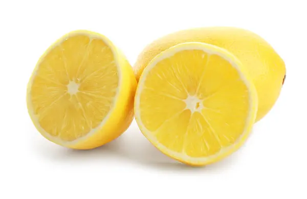 Frische reife Zitronen auf weißem Hintergrund — Stockfoto