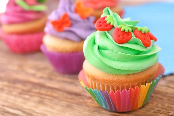 Vackert Dekorerad Cupcake Bord Närbild — Stockfoto