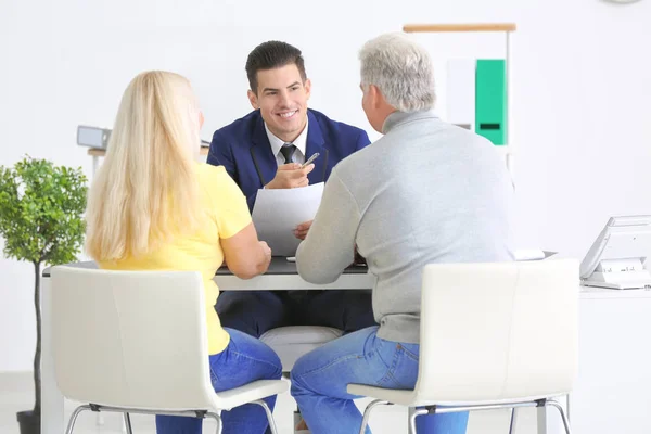 Senior couple meeting with consultant in office — Stock Photo, Image