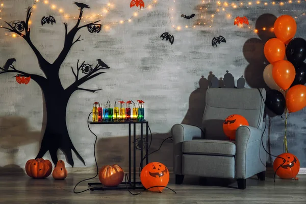 Intérieur de la chambre décoré pour la fête d'Halloween — Photo