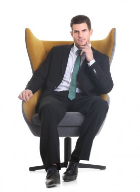 koltukta oturan adam 