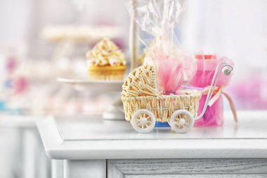 Oyuncak bebek arabası bebek parti duş için hediye ile