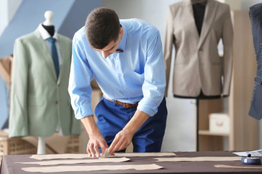 Genç terzi çalışma 