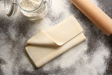 Taze çiğ puf hamur 