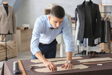 Genç terzi çalışma 