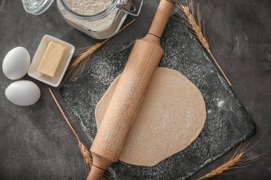 Ham lapa lapa hamur ile kayrak plaka