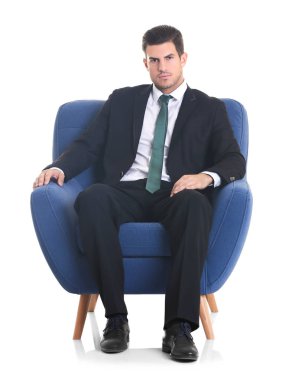 koltukta oturan adam 