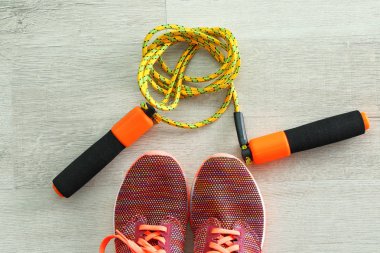 Atlama ipi ve spor ayakkabı