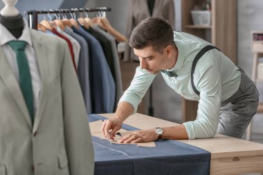 Genç terzi çalışma 