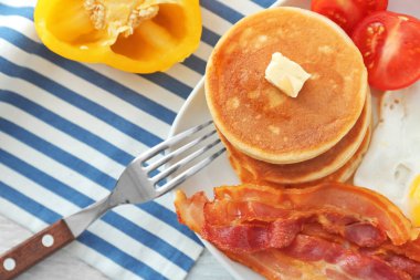 Pankek ve pastırma tablo ile lezzetli breakfast