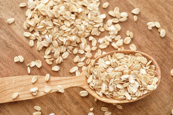 Yulaf ezmesi gevreği ve kaşık 