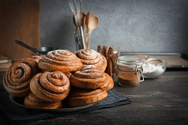 lezzetli tarçınlı çörek