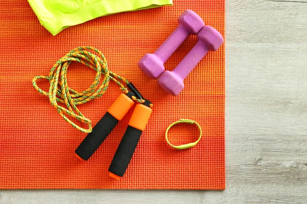 Jumping rope, dumbbells and fitness tracker — Stock Photo, Image