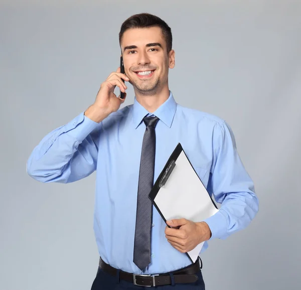 Businessman talking on phone — Stock Photo, Image