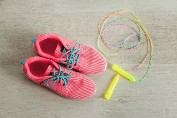 Jumping rope and sneakers — Stock Photo, Image