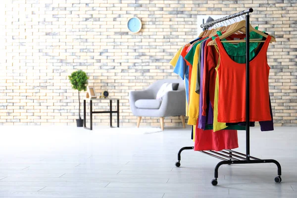 Rack with rainbow clothes — Stock Photo, Image