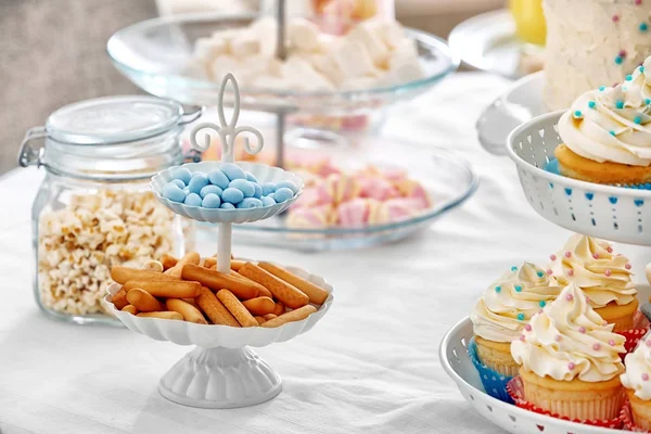 Farklı muamele etmek ile büfe masa 