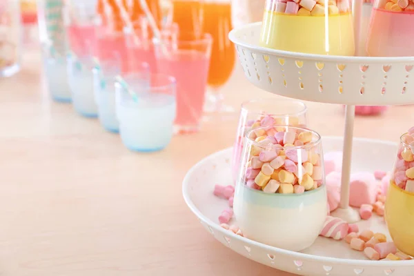 Delicious marshmallow desserts — Stock Photo, Image