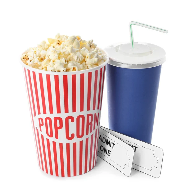 Popcorn, läsk och bio biljetter — Stockfoto