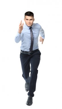 çalışan resmi giysili adam