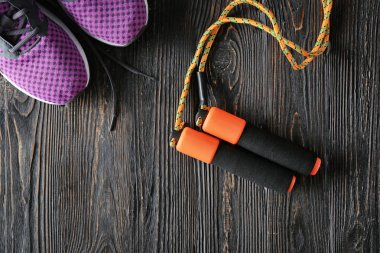 Atlama ipi ve spor ayakkabı 