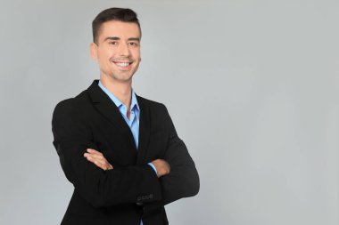 Formal giyim çekici adam 