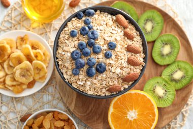 Yulaf ezmesi gevreği ile kompozisyon