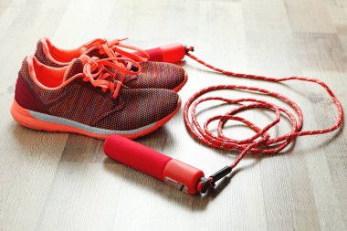 Atlama ipi ve spor ayakkabı