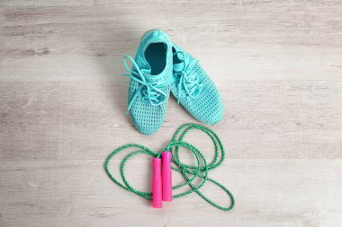 Atlama ipi ve spor ayakkabı