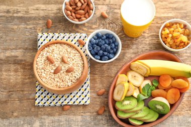 Yulaf ezmesi gevreği ve farklı soslar