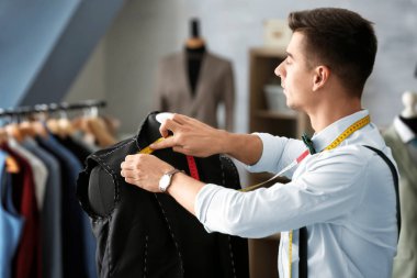 Genç terzi çalışma 