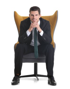 koltukta oturan adam 