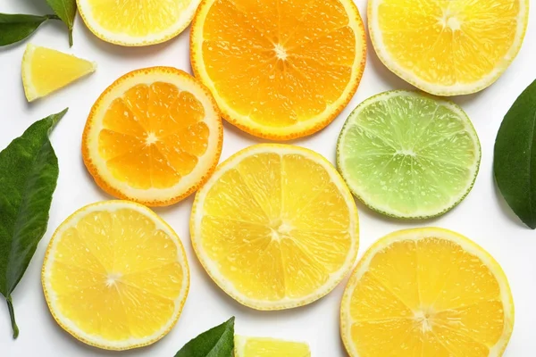Plátky citronu, vápno a oranžové — Stock fotografie
