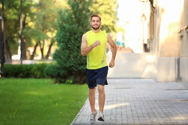 Man kör utomhus — Stockfoto