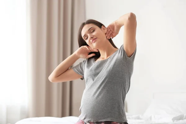 Young pregnant woman stretching — Stock Photo, Image