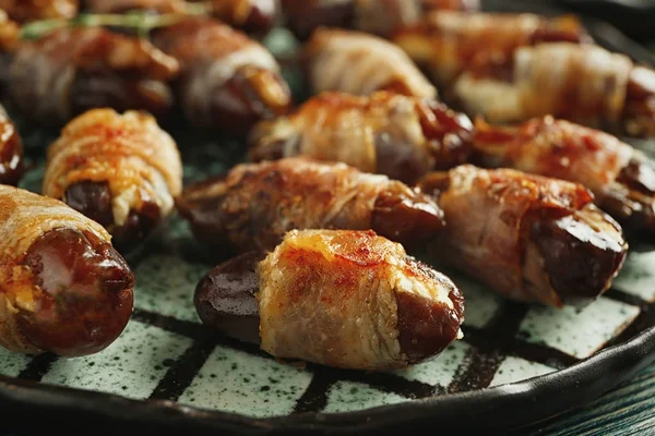 Bacon wrapped dates — Stockfoto