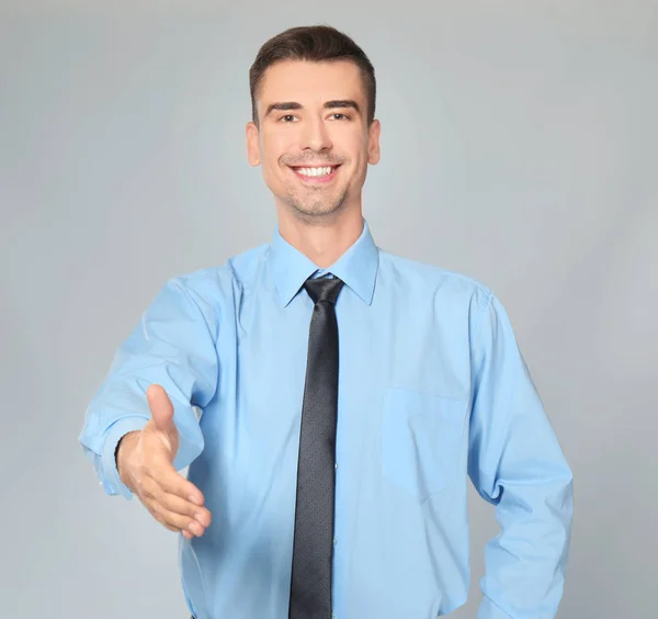 Hombre atractivo en ropa formal — Foto de Stock