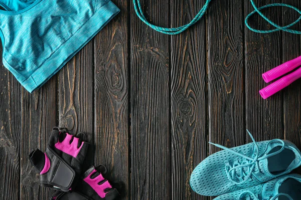 Hoppa rep, sneakers och handskar — Stockfoto