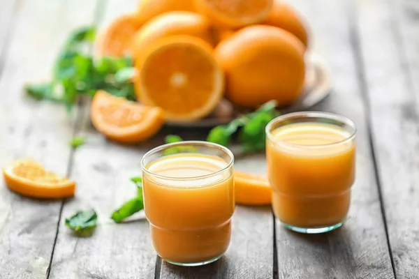 Окуляри свіжого апельсинового соку — стокове фото