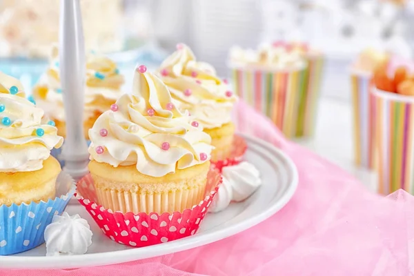 Stand with delicious cupcakes — Stock Photo, Image