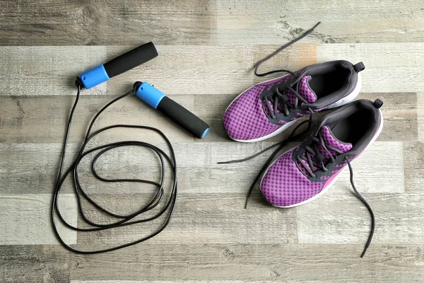 Jumping rope and sneakers — Stock Photo, Image