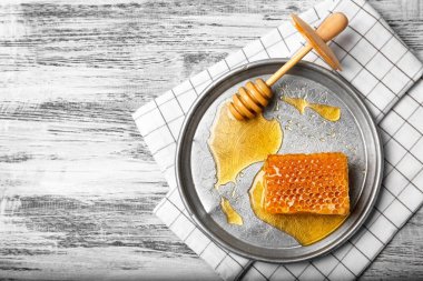 Taze petek ve tablo, üstten görünüm ahşap kepçe ile plaka