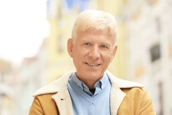 Portrait handsome mature man outdoors — Stock Photo, Image