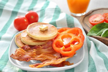 Pankek ve pastırma plaka ile lezzetli breakfast