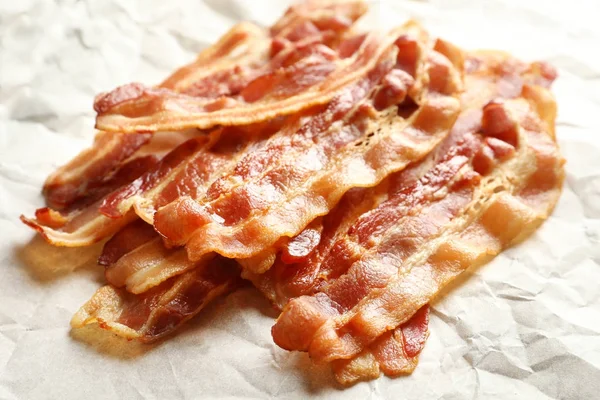 Kokta Bacon Skivor Pergament Närbild — Stockfoto