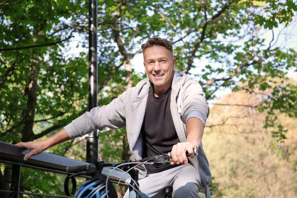 Mature Sporty Man Bicycle Outdoors — Stock Photo, Image