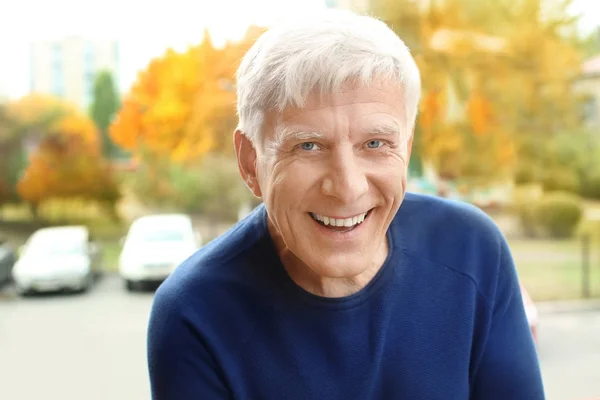 Portrait of mature man outdoors — Stock Photo, Image